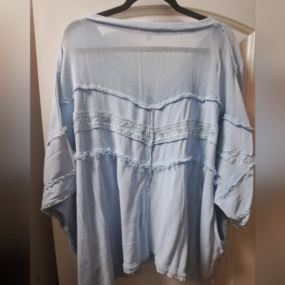 Oli & Hali Light Blue V-Neck Women's Top - Picture 5 of 5